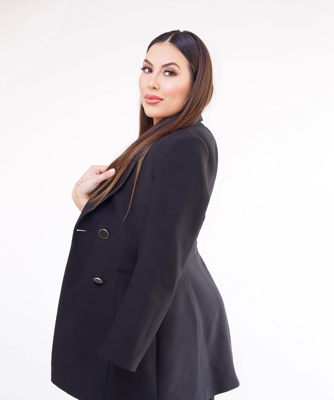 Dra. Amanda Almeida — especialista em Harmonização Facial